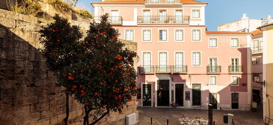 В Лиссабоне продаётся квартира с фресками и антиквариатом из португальских ...