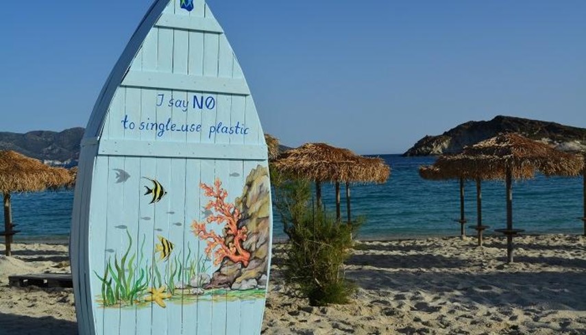 Греческий остров устанавливает оригинальные библиотеки на пляжах